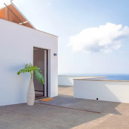 Chimera - Oceanfront Pool Retreat By Ls