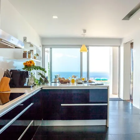 Chimera - Oceanfront Pool Retreat By Ls